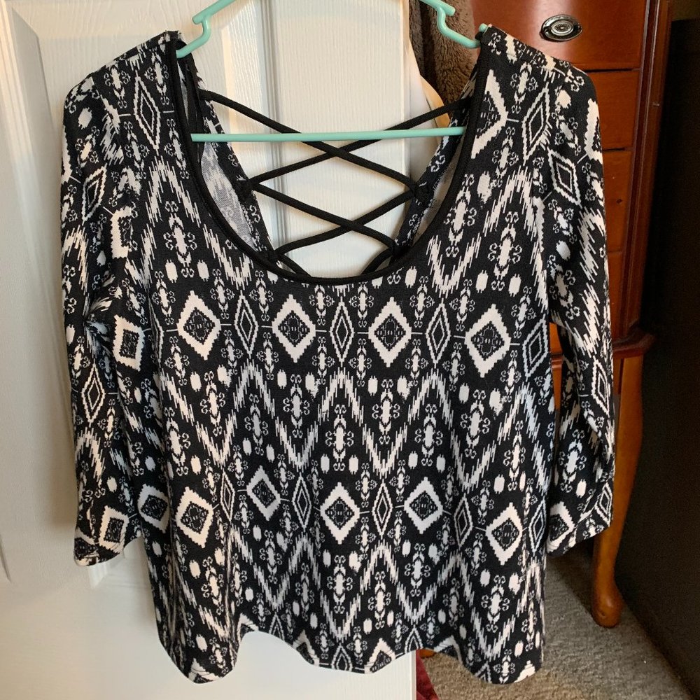 Flowy black and white geometric long sleeve top